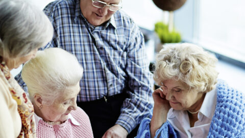 Gruppe von älteren Menschen