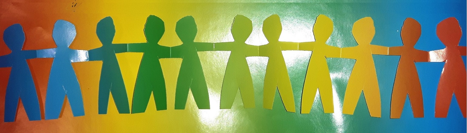 Bunte Girlande aus Pappkindern