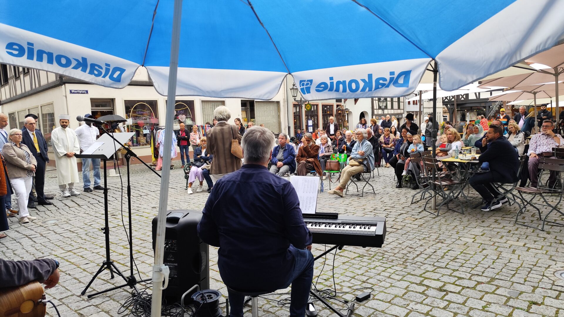 Unter dem Diakonieschirm